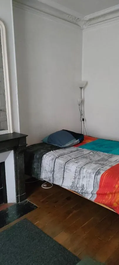 Private Room III For 1 Person Maximum In Our Family Apartment In Paris 10, Near La Gare Du Nord 0*,