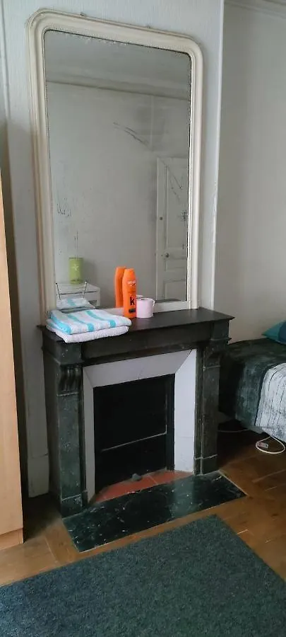 Проживание в семье Private Room III For 1 Person Maximum In Our Family Apartment In Paris 10, Near La Gare Du Nord