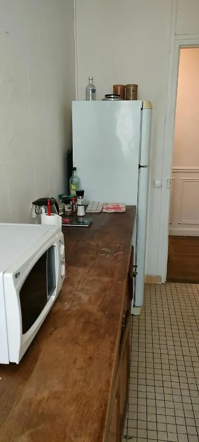 Private Room III For 1 Person Maximum In Our Family Apartment In Paris 10, Near La Gare Du Nord