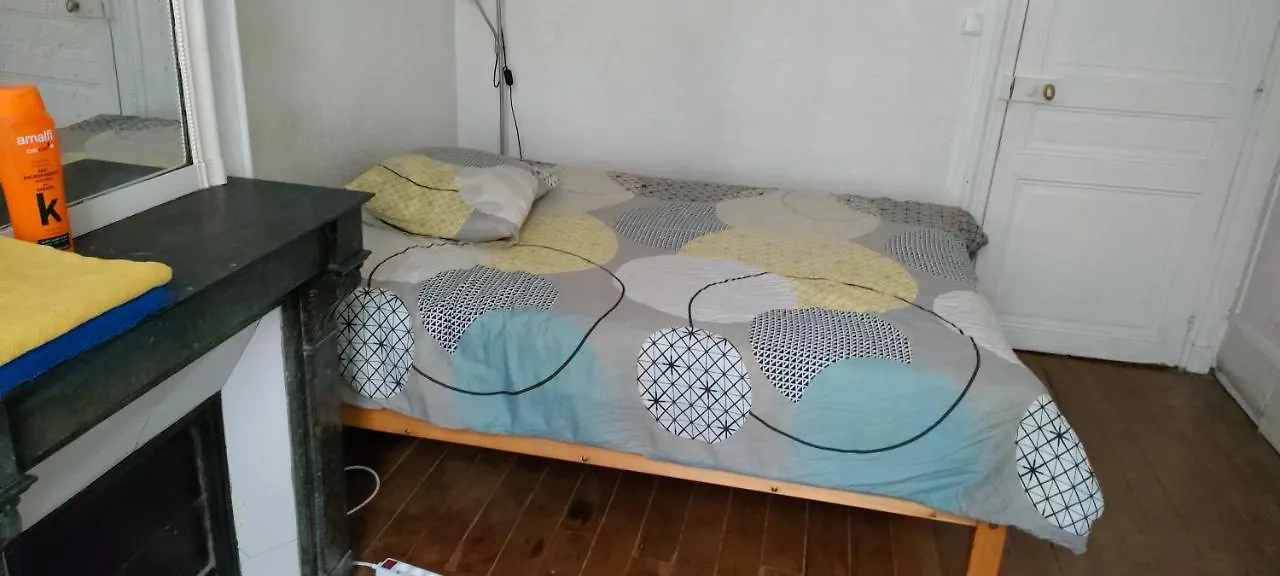 Homestay Private Room III For 1 Person Maximum In Our Family Apartment In Paris 10, Near La Gare Du Nord