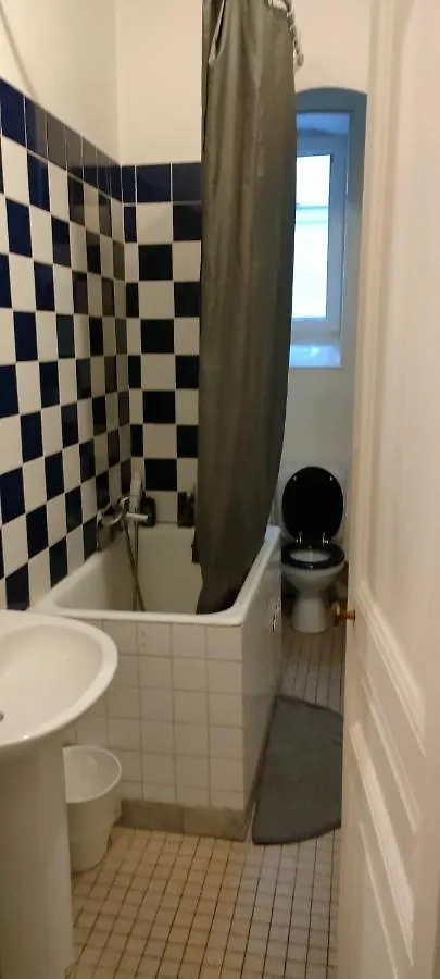Private Room III For 1 Person Maximum In Our Family Apartment In Paris 10, Near La Gare Du Nord